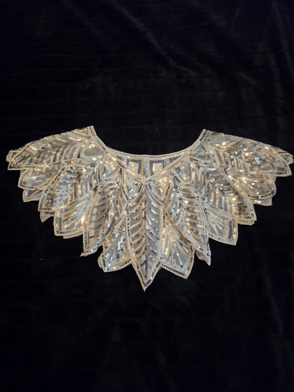 Embellished Sequined Collar Necklace - Gold